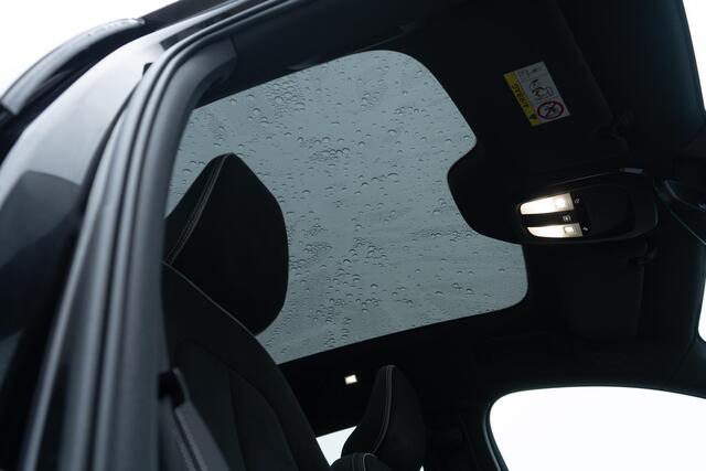 Volvo C40 EC40 Single Motor Ext. Range Plus 82 kWh | Verwarmbare stoelen | Warmtepomp | 20" wielen | Donker glas | Panoramadak | Parkeercamera |