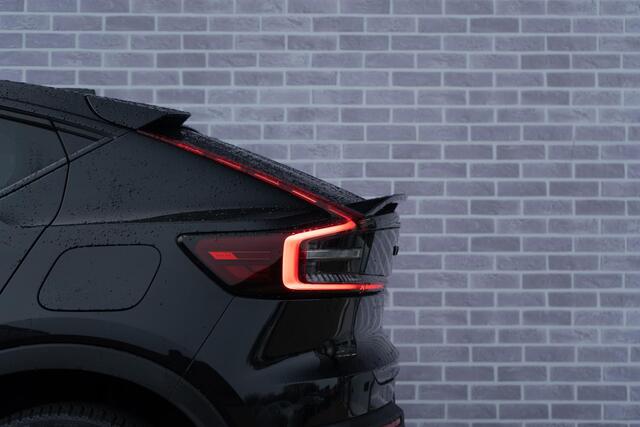 Volvo C40 EC40 Single Motor Ext. Range Plus 82 kWh | Verwarmbare stoelen | Warmtepomp | 20" wielen | Donker glas | Panoramadak | Parkeercamera |