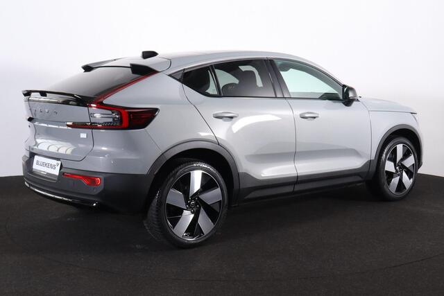 Volvo C40 Single Plus - Panoramadak - IntelliSafe Assist & Surround - Parkeercamera achter - Verwarmde voorstoelen & stuur - Parkeersensoren voor & achter- Draadloze tel. lader - Warmtepomp - Extra getint glas - 20' LMV