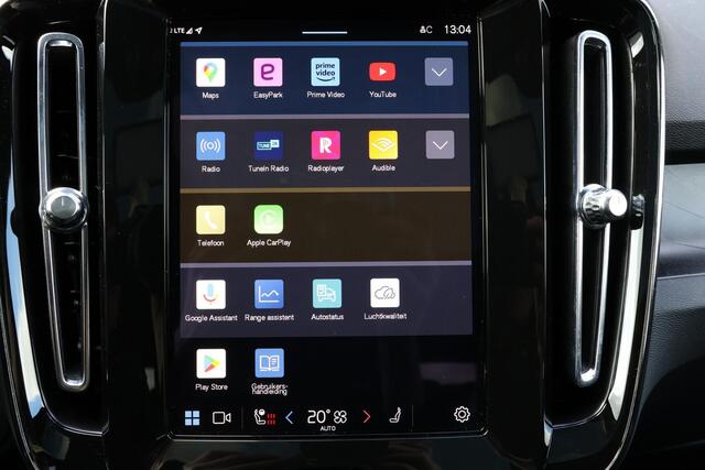 Volvo C40 Single Plus - Panoramadak - IntelliSafe Assist & Surround - Parkeercamera achter - Verwarmde voorstoelen & stuur - Parkeersensoren voor & achter- Draadloze tel. lader - Warmtepomp - Extra getint glas - 20' LMV