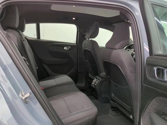 Volvo C40 Recharge Plus 69 kWh 100% Elektrisch, 100% Stijlvol / Panoramadak / Trekhaak / Pdc.+Camera / Stoel-Stuurverwarming / Navigatie / Radio-multimedia /