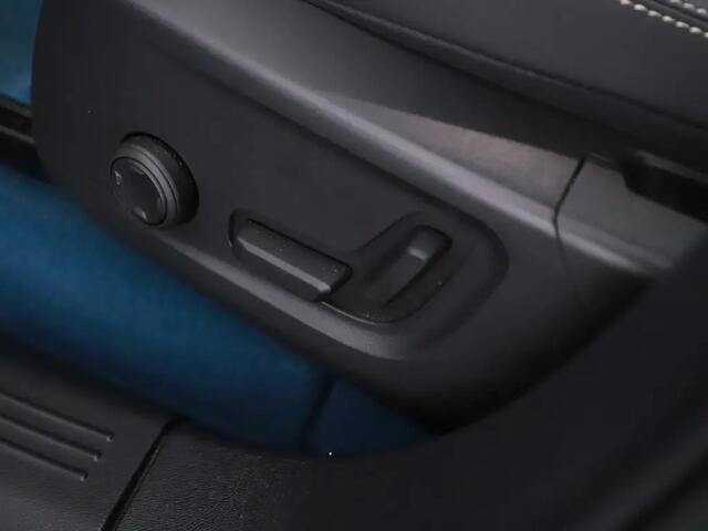 Volvo C40 Recharge 300kW/408pk Aut. Twin Intro Edition 78 kWh WARMTEPOMP + PANORAMADAK + HARMAN/KARDON + EL.TREKHAAK + LEER/ALCANTARA + PILOT ASSIST + BLIS + EL.STOELEN + STOEL-&STUURVERWARMING + LANE ASSIST + ADAPT.CRUISE + 360 CAMERA + PARKSENSOREN + 19" LM-VELGE