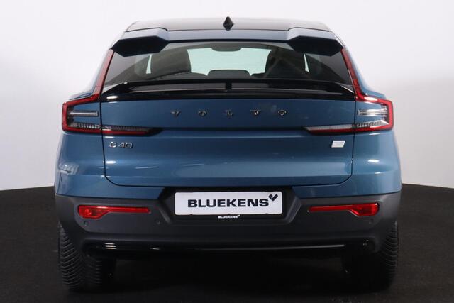 Volvo C40 Recharge Twin Ultimate 82 kWh - Panoramadak - IntelliSafe Assist & Surround - 360º Camera - Harman/Kardon audio - Verwarmde voorstoelen & stuur - Parkeersensoren voor & achter - Elektr. bedienb. voorstoelen met geheugen links - Draadloze tel. lader - Warm