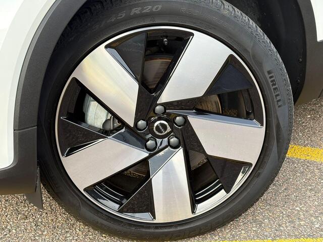 Volvo C40 Recharge Plus 69 kWh | Panoramadak | Stoel & Stuur Verwarming | 20" |