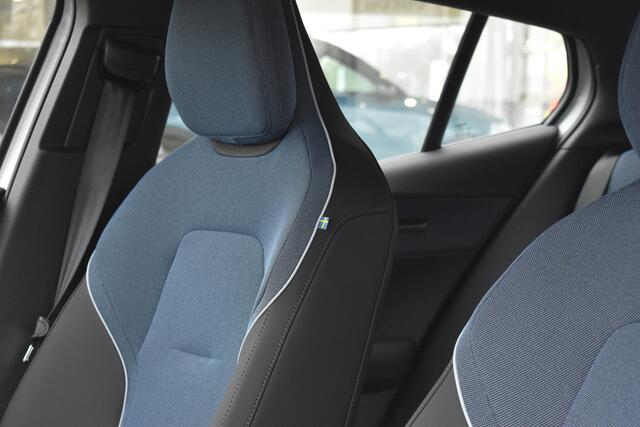 Volvo EX30 Single Motor Extended Range Plus 69 kWh | Climate Pack | Apple Carplay |