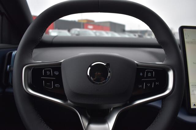Volvo EX30 Single Motor Extended Range Plus 69 kWh | Climate Pack | Apple Carplay |