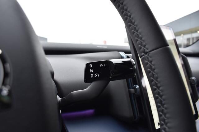 Volvo EX30 Single Motor Extended Range Plus 69 kWh | Climate Pack | Apple Carplay |