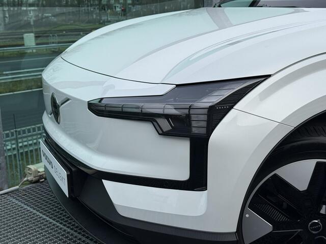 Volvo EX30 Single Motor Plus 51 kWh , Automaat , Adaptive Cruise , Stoelen+Stuur Verwarmd , BLIS , Google , Carplay , DAB , Camera , Harman/Kardon , Pilot Assist , Keyless , Draadloze oplader , Elek. Achterklep ,