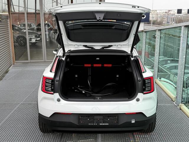 Volvo EX30 Single Motor Plus 51 kWh , Automaat , Adaptive Cruise , Stoelen+Stuur Verwarmd , BLIS , Google , Carplay , DAB , Camera , Harman/Kardon , Pilot Assist , Keyless , Draadloze oplader , Elek. Achterklep ,