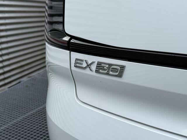 Volvo EX30 Single Motor Plus 51 kWh , Automaat , Adaptive Cruise , Stoelen+Stuur Verwarmd , BLIS , Google , Carplay , DAB , Camera , Harman/Kardon , Pilot Assist , Keyless , Draadloze oplader , Elek. Achterklep ,