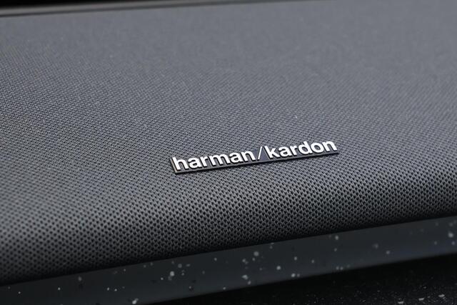 Volvo EX30 Twin Motor Ultra 69 kWh - CARGO - IntelliSafe Assist & Surround - 360° camera - Voorstoelen elektrisch verstelbaar - Verwarmde voorstoelen & stuur - Panoramadak - Parkeersensoren voor & achter - Draadloze tel. lader - 20' LMV