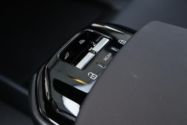 Volvo EX30 Extended Range Plus 69 kWh - Adaptive Cruise Control - Climate Pack - Harman/Kardon audio - Parkeercamera achter - Extra getint glas - 19' LMV