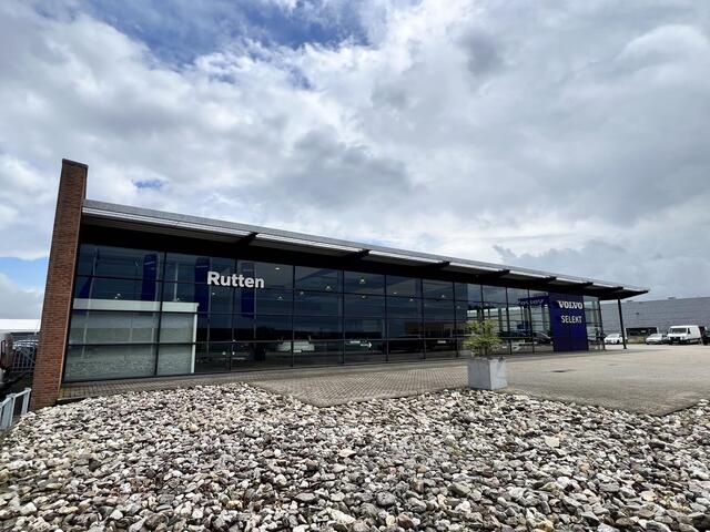 Volvo EX30 272PK Ext. Range Plus / Van ¤47.825 Voor ¤40.325! / Adaptieve cruise control / BLIS / Parkeersensoren met camera / Elektrische achterklep / 20" velgen / getint glas / Stoel en stuurwielverwarming / Google infotainment / Keyless entry