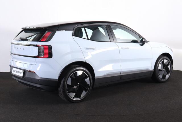 Volvo EX30 Single Motor Extended Range Plus 69 kWh - Adaptive Cruise Control - Pilot Assist - BLIS dodehoekassistentie - Harman Kardon premium audio - Keyless Drive - Elektr. bedienbare achterklep - Parkeersensoren voor & achter - Parkeercamera achter - Google infot