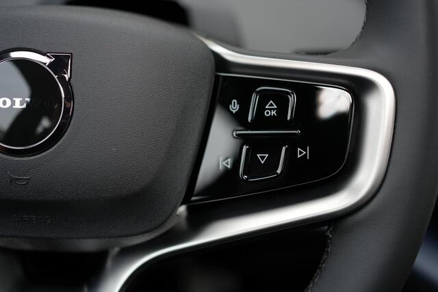 Volvo EX30 Single Motor Extended Range Plus 69 kWh - Lederen bekleding - 20' LMV - Adaptive Cruise Control - Pilot Assist - BLIS dodehoekassistentie - Harman Kardon premium audio - Keyless Drive - Elektr. bedienbare achterklep - Parkeersensoren voor & achter - Parke