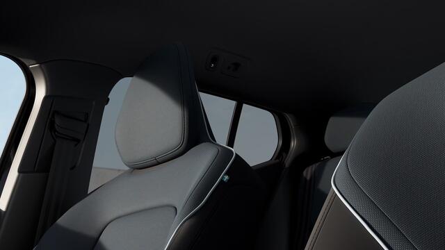 Volvo EX30 Single Motor Extended Range Plus 69 kWh | Getint glas | 20" Velgen | Stoel- en stuurverwarming