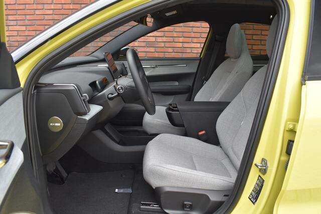 Volvo EX30 Twin Motor Performance 428PK Ultra 69 kWh | Full Options | 20'' | Climate | Getint glas | Black/Yellow Pack |