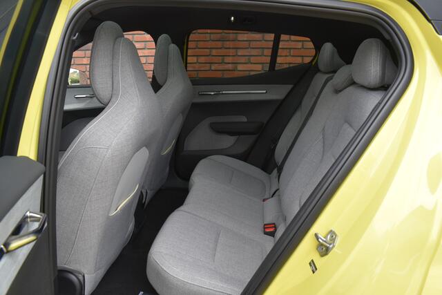 Volvo EX30 Twin Motor Performance 428PK Ultra 69 kWh | Full Options | 20'' | Climate | Getint glas | Black/Yellow Pack |