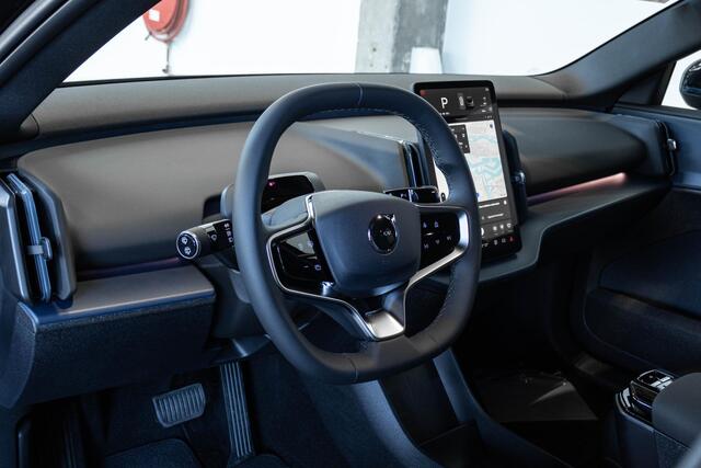 Volvo EX30 Single Motor Extended Range Plus 69 kWh | Direct Beschikbaar | Verwarmbare Voorstoelen | Harman Kardon Premium Audio | Keyless Entry | Achteruitrijcamera | Parkeersensoren V+A | Donker Getint Glas | Pilot Assist |