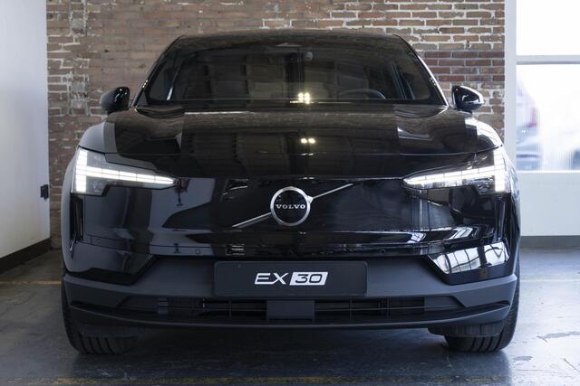 Volvo EX30 Single Motor Extended Range Plus 69 kWh | Direct Beschikbaar | Verwarmbare Voorstoelen | Harman Kardon Premium Audio | Keyless Entry | Achteruitrijcamera | Parkeersensoren V+A | Donker Getint Glas | Pilot Assist |