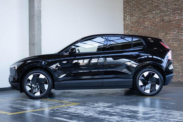 Volvo EX30 Single Motor Extended Range Plus 69 kWh | Direct Beschikbaar | Verwarmbare Voorstoelen | Harman Kardon Premium Audio | Keyless Entry | Achteruitrijcamera | Parkeersensoren V+A | Donker Getint Glas | Pilot Assist |