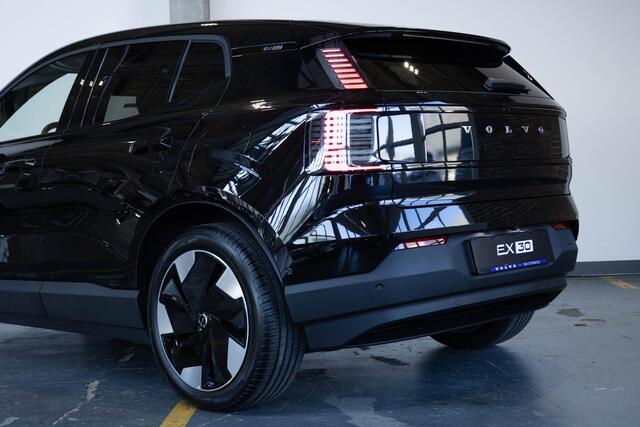 Volvo EX30 Single Motor Extended Range Plus 69 kWh | Direct Beschikbaar | Verwarmbare Voorstoelen | Harman Kardon Premium Audio | Keyless Entry | Achteruitrijcamera | Parkeersensoren V+A | Donker Getint Glas | Pilot Assist |