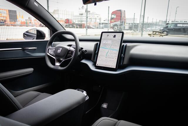 Volvo EX30 Extended Range Core 69 kWh | Adaptieve Cruise Control | Stoel + stuurverwarming | Donker glas | Parkeercamera