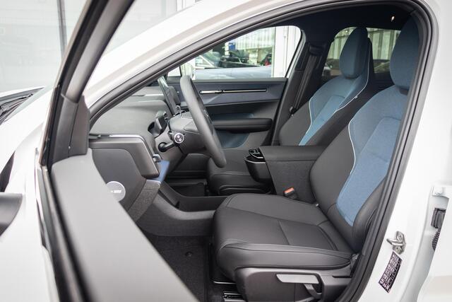 Volvo EX30 Extended Range Core 69 kWh | Adaptieve Cruise Control | Stoel + stuurverwarming | Donker glas | Parkeercamera