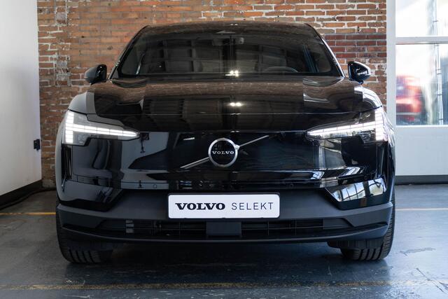 Volvo EX30 Single Motor Extended Range Plus | 5 jaar garantie! | Premium Audio by Harman Kardon | Keyless Entry | Achteruitrijcamera | Parkeersensoren V+A | Getint Glas Achter | Pilot Assist | Adaptieve Cruise Control | Draadloze Telefoonlader | Navigatiesysteem | R