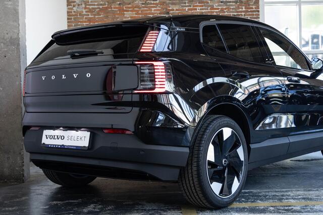 Volvo EX30 Single Motor Extended Range Plus | 5 jaar garantie! | Premium Audio by Harman Kardon | Keyless Entry | Achteruitrijcamera | Parkeersensoren V+A | Getint Glas Achter | Pilot Assist | Adaptieve Cruise Control | Draadloze Telefoonlader | Navigatiesysteem | R