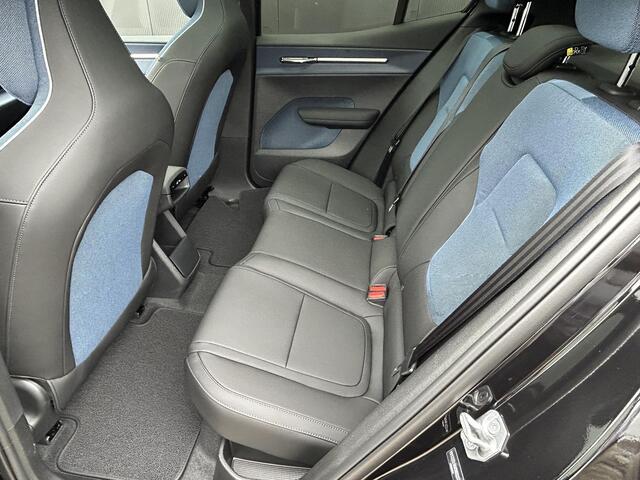 Volvo EX30 Single Motor Extended Range Ultra 69 kWh Panorama dak / 360 camera / Harman Kardon / Extra getint glas