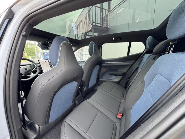 Volvo EX30 Cross Country Twin Motor Performance Ultra 69 kWh Extra getint glas