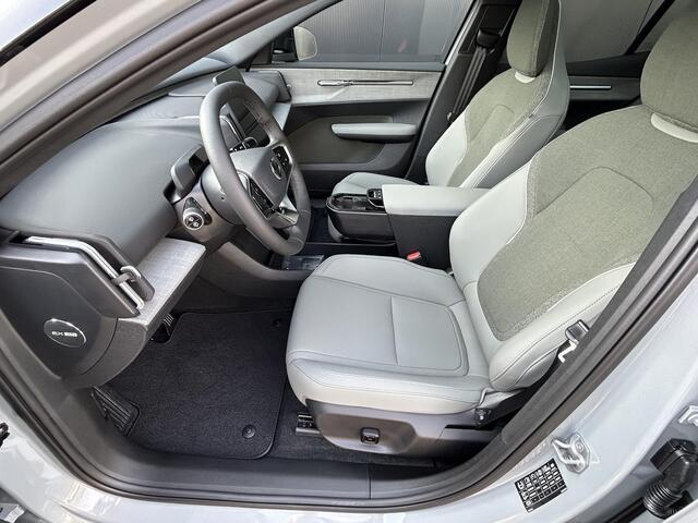 Volvo EX30 Cross Country Twin Motor Performance Ultra 69 kWh Extra getint glas / Pine interieur