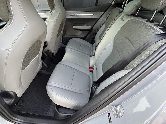 Volvo EX30 Cross Country Twin Motor Performance Ultra 69 kWh Extra getint glas / Pine interieur