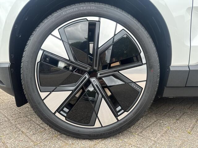 Volvo EX30 Single Motor Extended Range Plus 69 kWh / ¤ 6000 korting / 20" / Pack Climat / Extra getint glas /