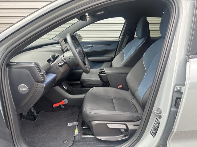 Volvo EX30 Twin Motor Performance Plus 69 kWh / Twin Performane 436PK / 20" Velgen / Black Sheep pakket /