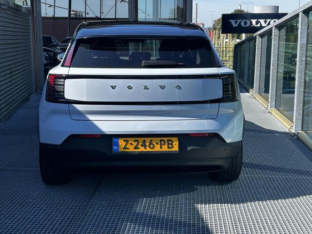 Volvo EX30 Single Motor Plus 51 kWh Harman-Kardon Premium Soundbar, Zwart dak, Verwarmde stoelen voor + Verwarmd stuur, Dual Climate Control, Keyless