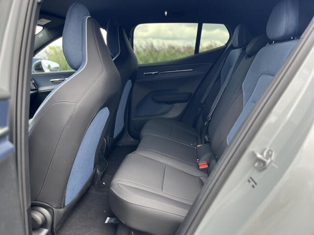 Volvo EX30 Single Motor Extended Range Plus 69 kWh | Harman/Kardon | Keyless Entry | Elektrische achterklep |