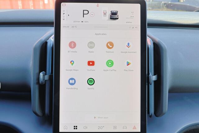 Volvo EX30 Single Motor Extended Range Plus 69 kWh Pilot Assist - Harman Kardon audio - Climate Pack - Lederen bekleding - All-season banden - Parkeercamera achter - Verwarmde voorstoelen - Parkeersensoren voor & achter - Draadloze tel. lader - Le 21' LMV - Keyless