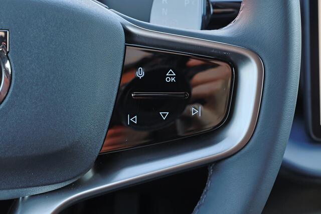 Volvo EX30 Single Motor Extended Range Plus 69 kWh Pilot Assist - Harman Kardon audio - Climate Pack - Lederen bekleding - All-season banden - Parkeercamera achter - Verwarmde voorstoelen - Parkeersensoren voor & achter - Draadloze tel. lader - Le 21' LMV - Keyless