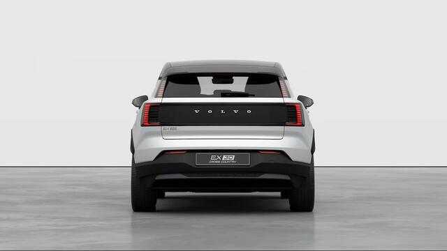 Volvo EX30 Cross Country Twin Motor Performance Ultra 69 kWh / Elek. stoelen / Stoelen + stuur verwarmd / Harman Kardon / Panoramadak / 360 Camera / Getint Glas /