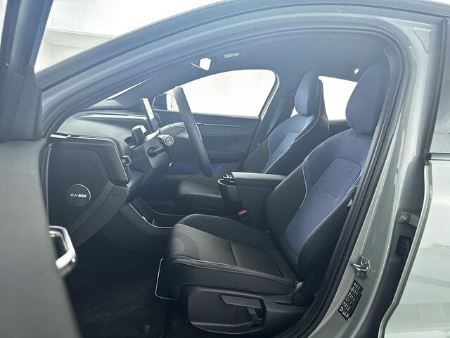 Volvo EX30 Single Motor Extended Range Plus 69 kWh Black Edition | Parkeercamera | Stoel- en Stuurverwarming | Harman Kardon