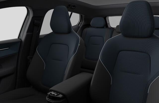 Volvo EX30 Cross Country 428PK Automaat Twin Performance Ultra / Cross Country Experience-pakket/ Adaptieve cruise control/ Panoramadak/ BLIS/ Parkeersensoren met 360 camera / Getint Glas / Stoel en stuurwielverwarming / Elektrische stoelen / Apple carplay / Elektri