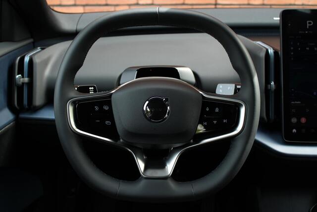 Volvo EX30 Single Motor Extended Range Plus | Incl. Volvo Verlengde garantie | Adaptieve Cruise Control | Pilot Assist | Harman/Kardon Audiosysteem | Parkeersensoren voor en achter | Parkeercamera achter | 20" Lichtmetalen velgen |