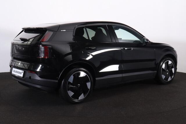 Volvo EX30 Single Motor Extended Range Ultra 69 kWh - Getint glas v.a. B-stijl - Panoramadak - 360º Camera - Harman Kardon audio - Elektrisch bedienbare voorstoelen - Adaptive Cruise Control - Pilot Assist - BLIS dodehoekassistentie - Keyless Drive - Elektr. bedienb