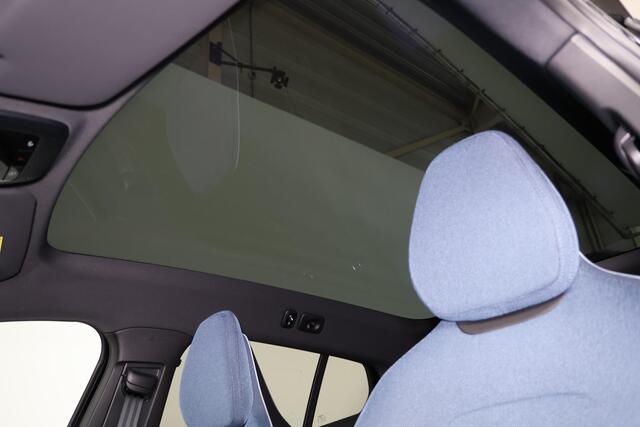 Volvo EX30 Single Motor Extended Range Ultra 69 kWh - Getint glas v.a. B-stijl - Panoramadak - 360º Camera - Harman Kardon audio - Elektrisch bedienbare voorstoelen - Adaptive Cruise Control - Pilot Assist - BLIS dodehoekassistentie - Keyless Drive - Elektr. bedienb