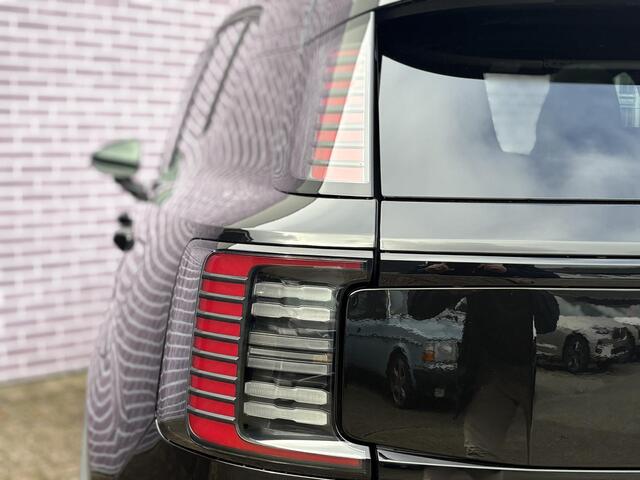 Volvo EX30 Twin Motor Performance Europa Sport 69 kWh 17% Bijtelling | Mist interieur | 360° camera | BLIS | Adaptieve cruise controle | Panorama dak |