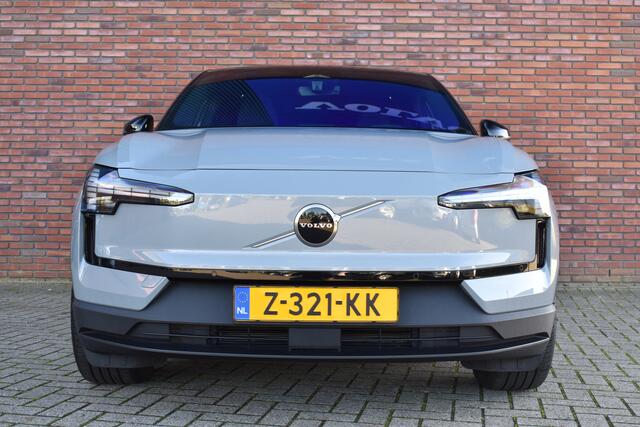 Volvo EX30 Single Motor Extended Range 272PK Plus 69 kWh | Climate | Cameleon tint | Harman & Kardon |