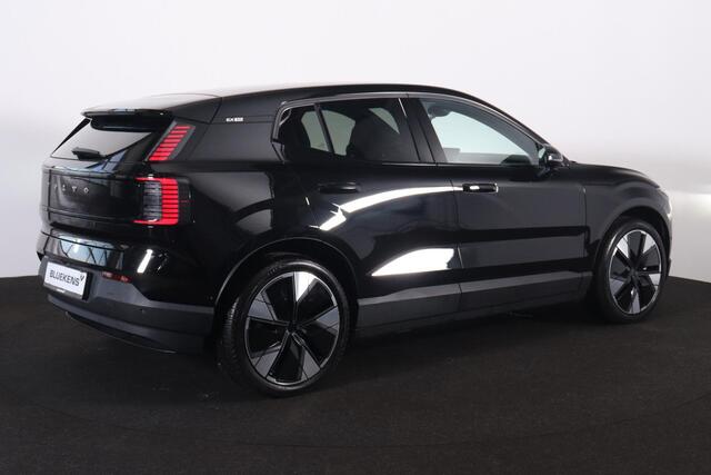 Volvo EX30 Extended Range Ultra 69 kWh - Panoramadak - Climate Pack - Adaptive Cruise Control - dodehoekdetectie met correctie - 360º Camera - Harman/Kardon audio - Parkeersensoren voor & achter - Draadloze tel. lader - Extra getint glas - 20' LMV