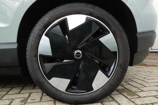 Volvo EX30 Single Motor Extended Range Plus 69 kWh | Trekhaak |